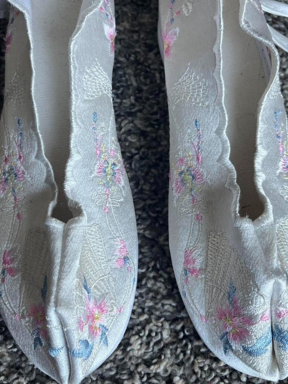 Tabi-style Japanese Ballet Flats Sz 5 Floral Embroidered Kawaii JFashion Dainty